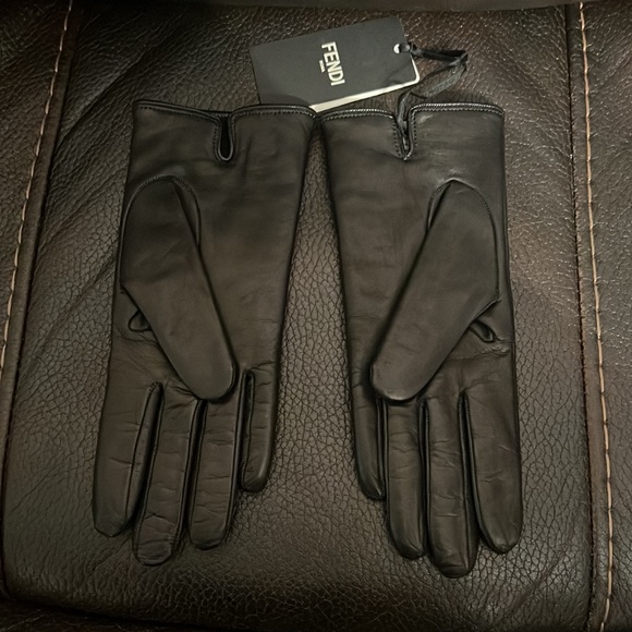 Fendi women’s FF embossed leather logo monogram gloves NWT - Picture 6 of 6